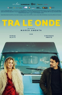 Tra le onde (2022)